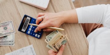 5 Essential Budgeting Tips for Low Income Families to Save More