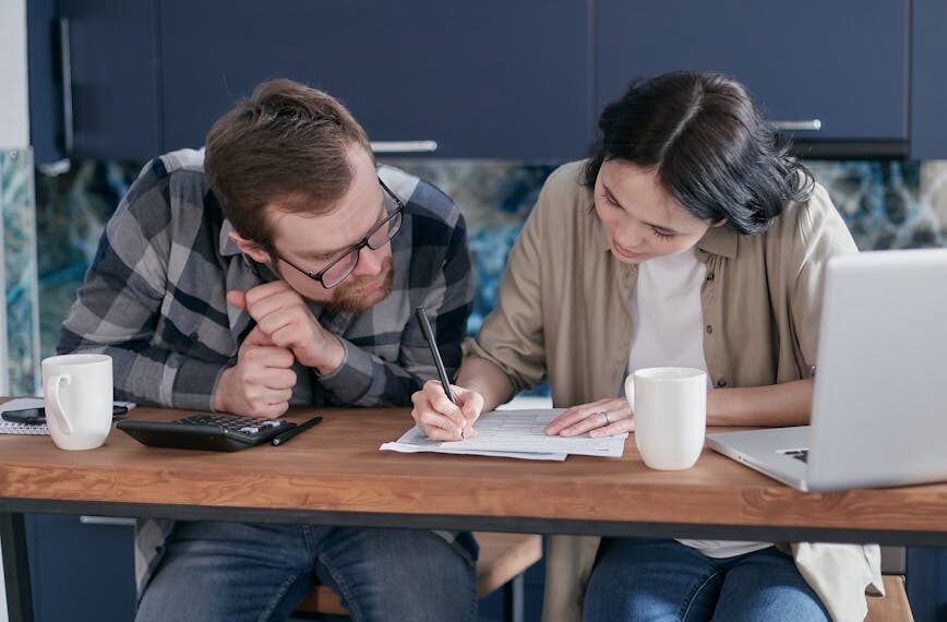 7 Essential Features to Look for in a Monthly Budget Planner for Couples